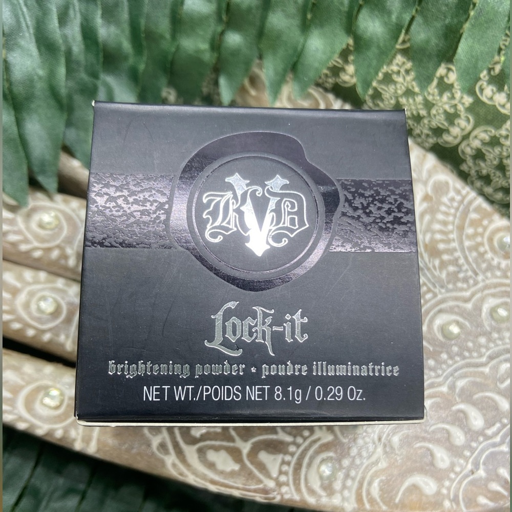 Kat Von D Lock it Powder Golden